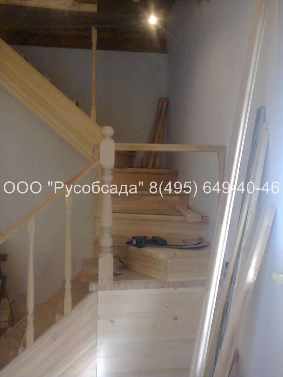 монтаж деревянной лестницы