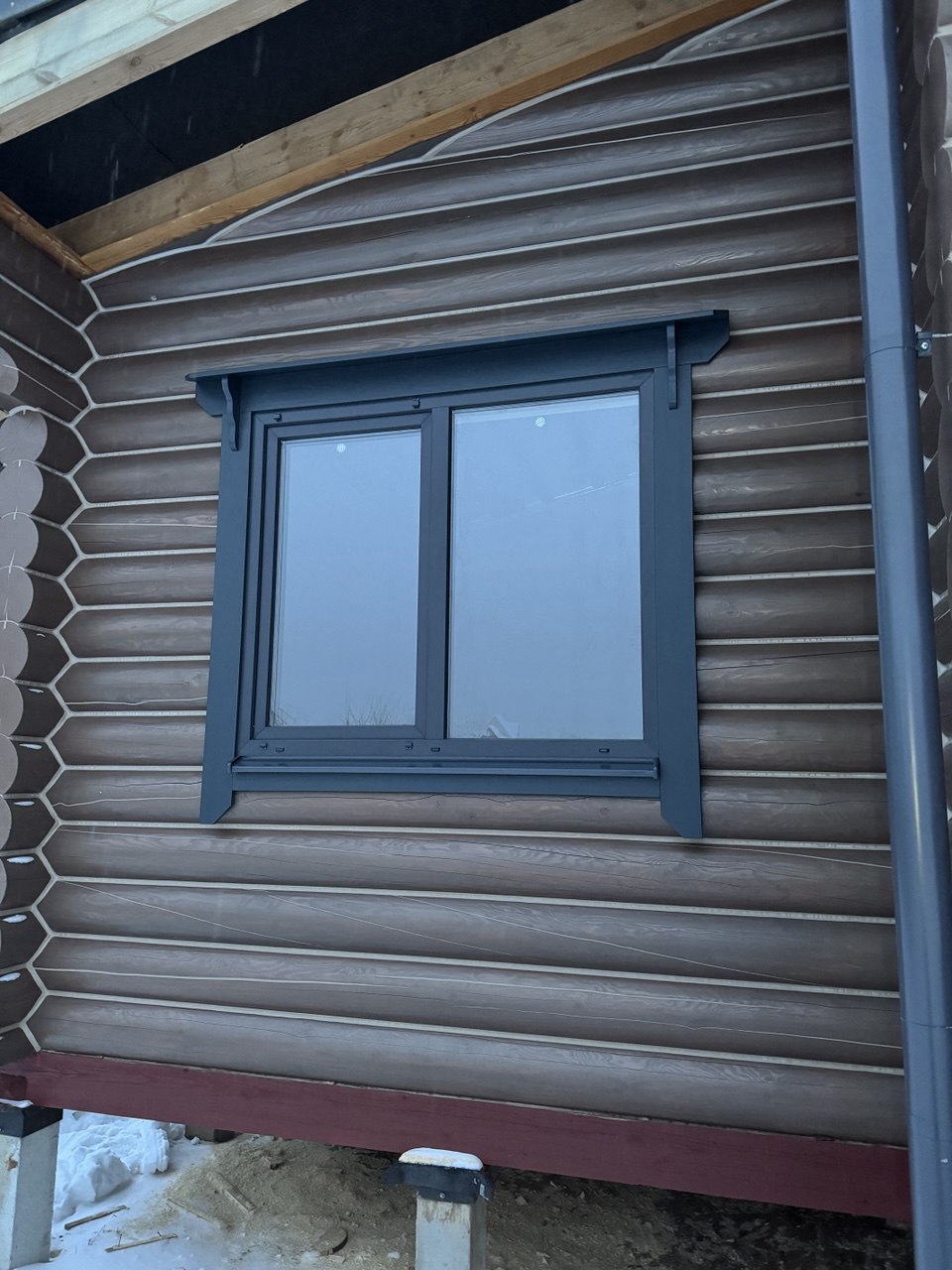 Финские наличники на окнах