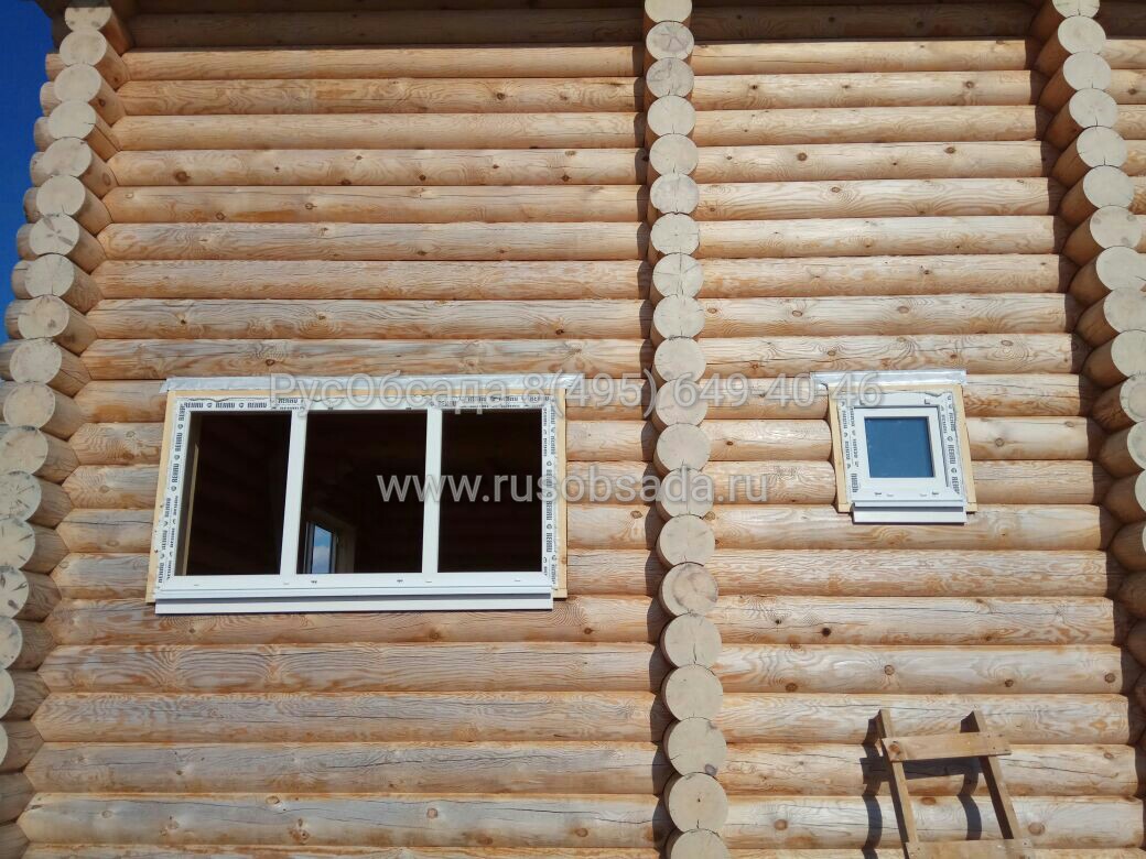 обсада и окна в деревянном доме